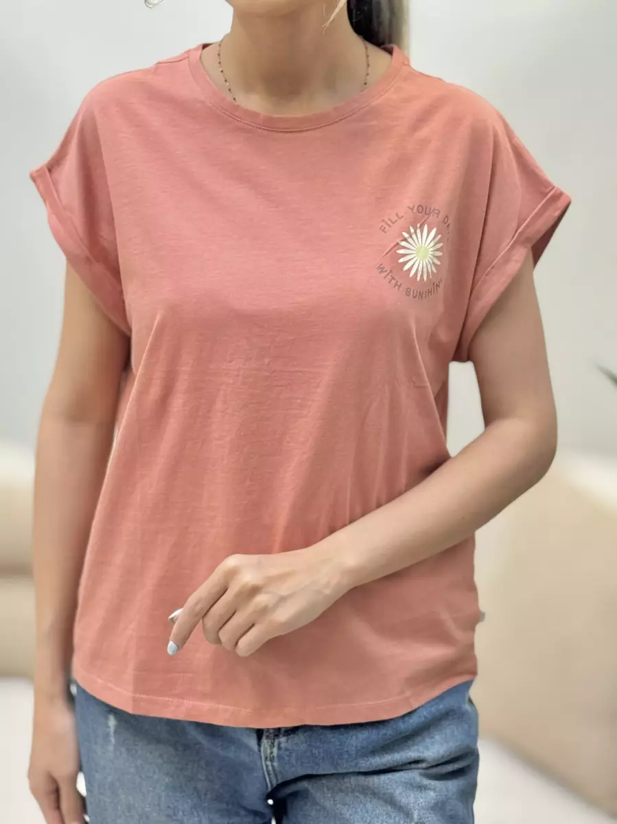 تیشرت طرح گل کرم و گلبهی