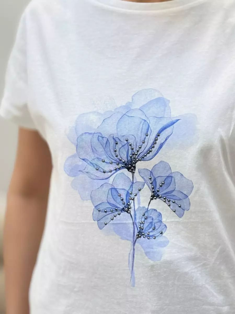 تیشرت سفید چاپ گل نگین دار