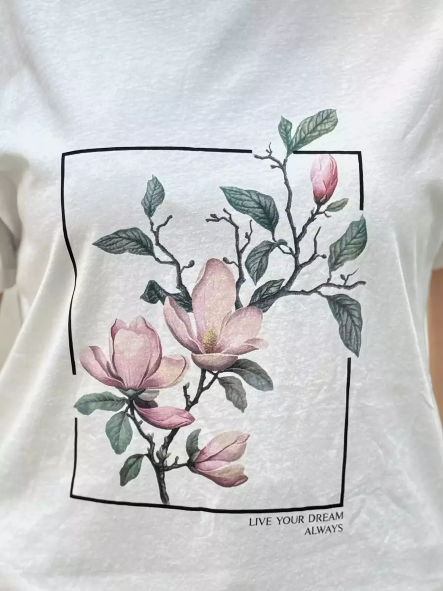 تیشرت سفید چاپ گل صورتی