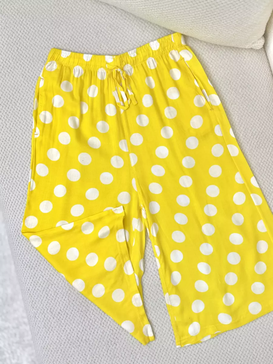 شلوارک زرد خال خالی