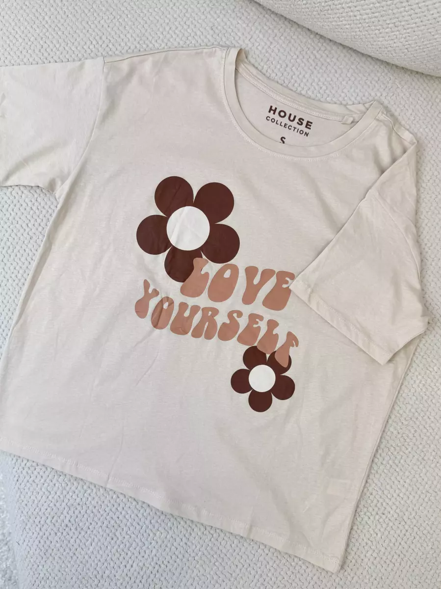 ست تیشرت و شلوارک گلدارکرم