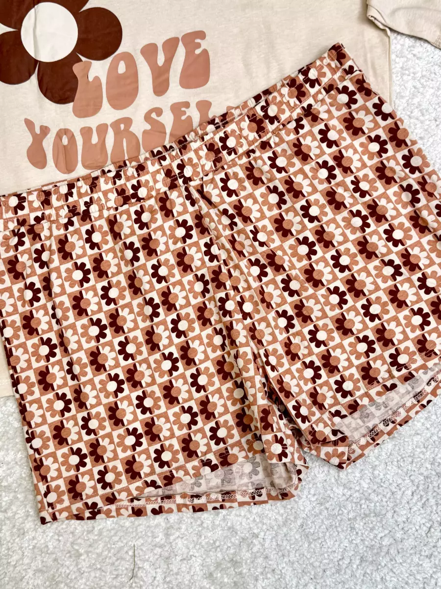 ست تیشرت و شلوارک گلدارکرم