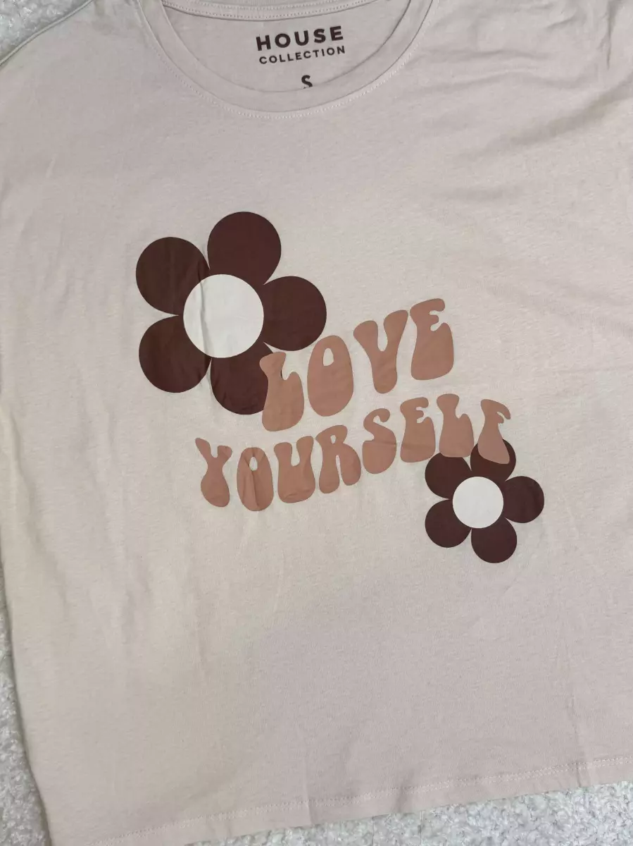 ست تیشرت و شلوارک گلدارکرم