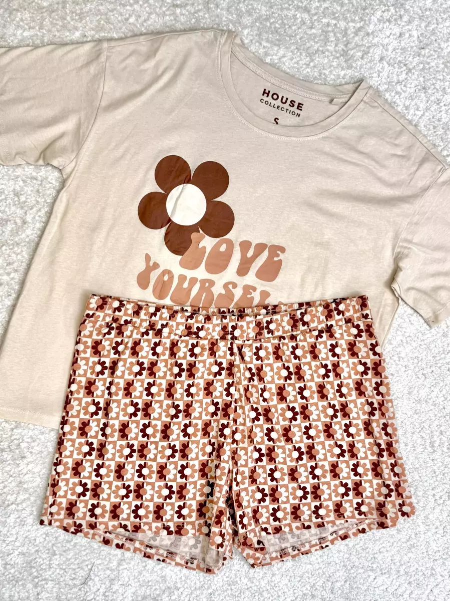 ست تیشرت و شلوارک گلدارکرم