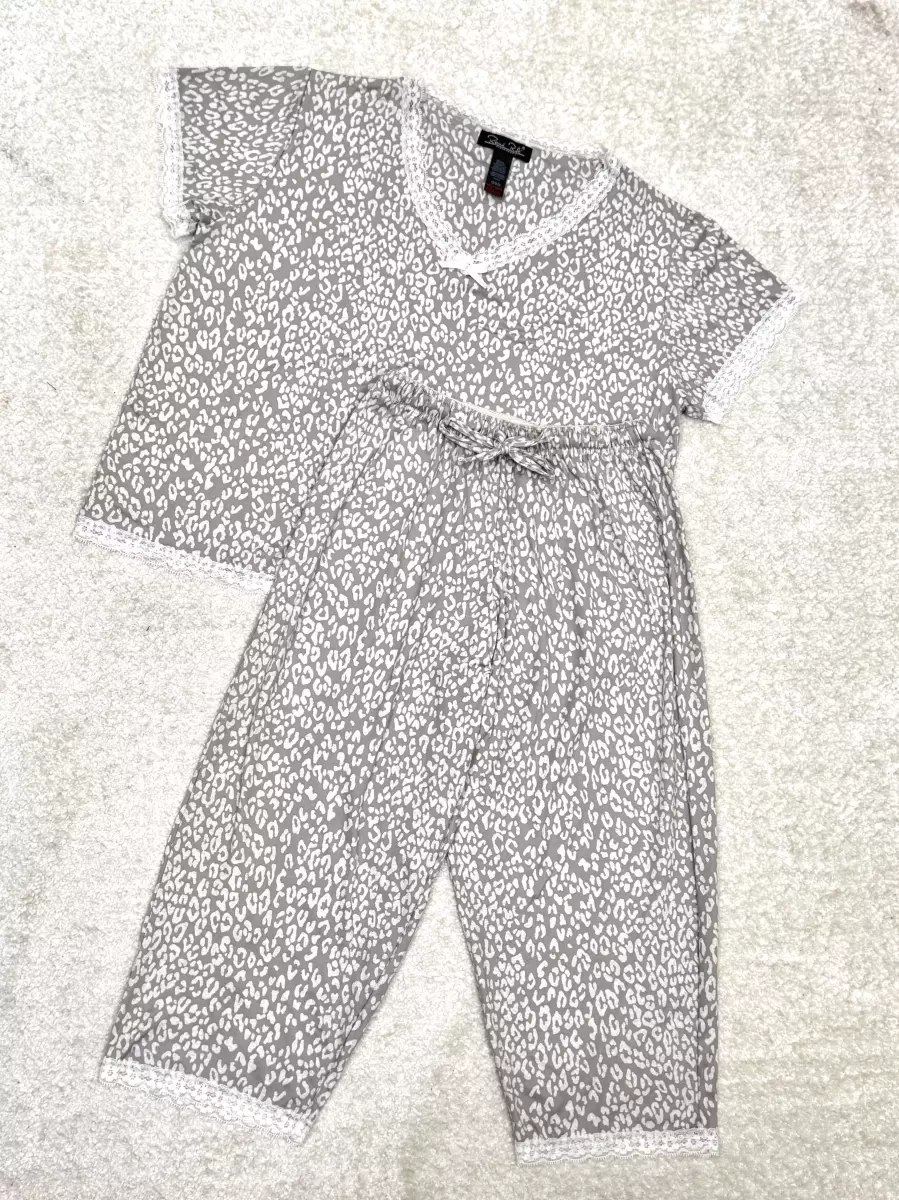 ست تیشرت شلوارک طوسی پلنگی (گیپور سفید)