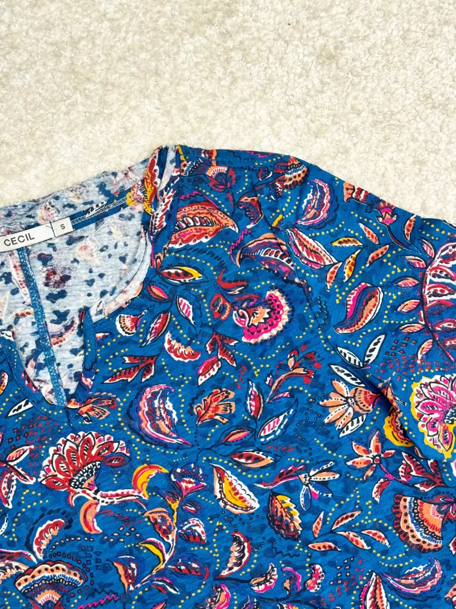 تیشرت آبی طرحدار سیسیل