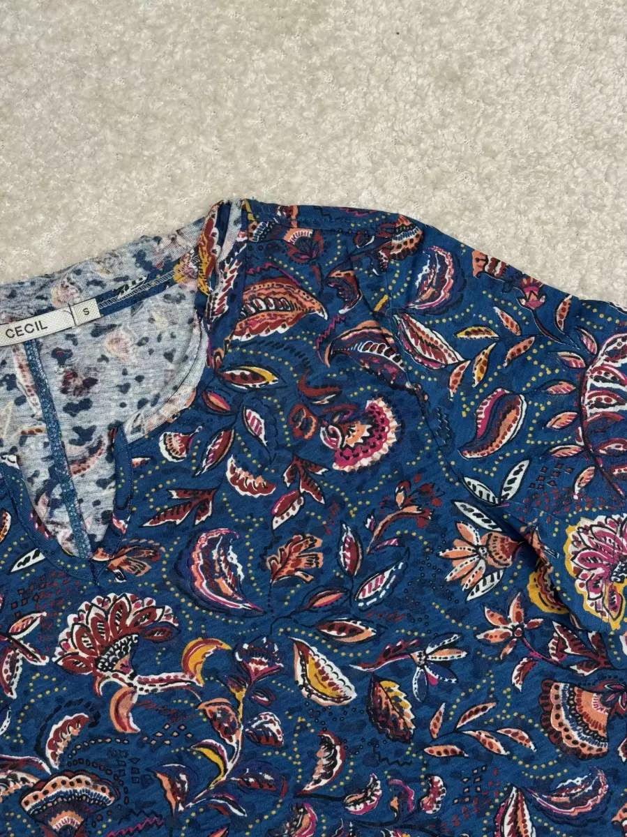 تیشرت آبی طرحدار سیسیل