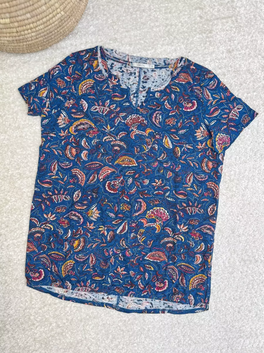 تیشرت آبی طرحدار سیسیل