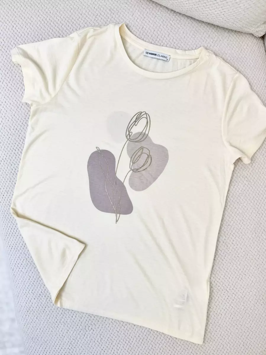 تیشرت کرم چاپ گل (lc)