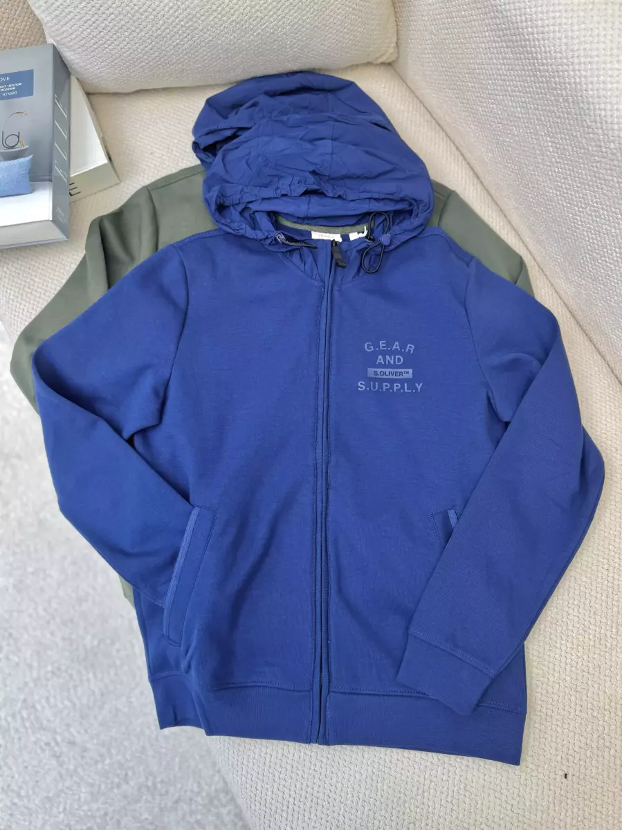 سویشرت سرمه ای و سبز s.oliver