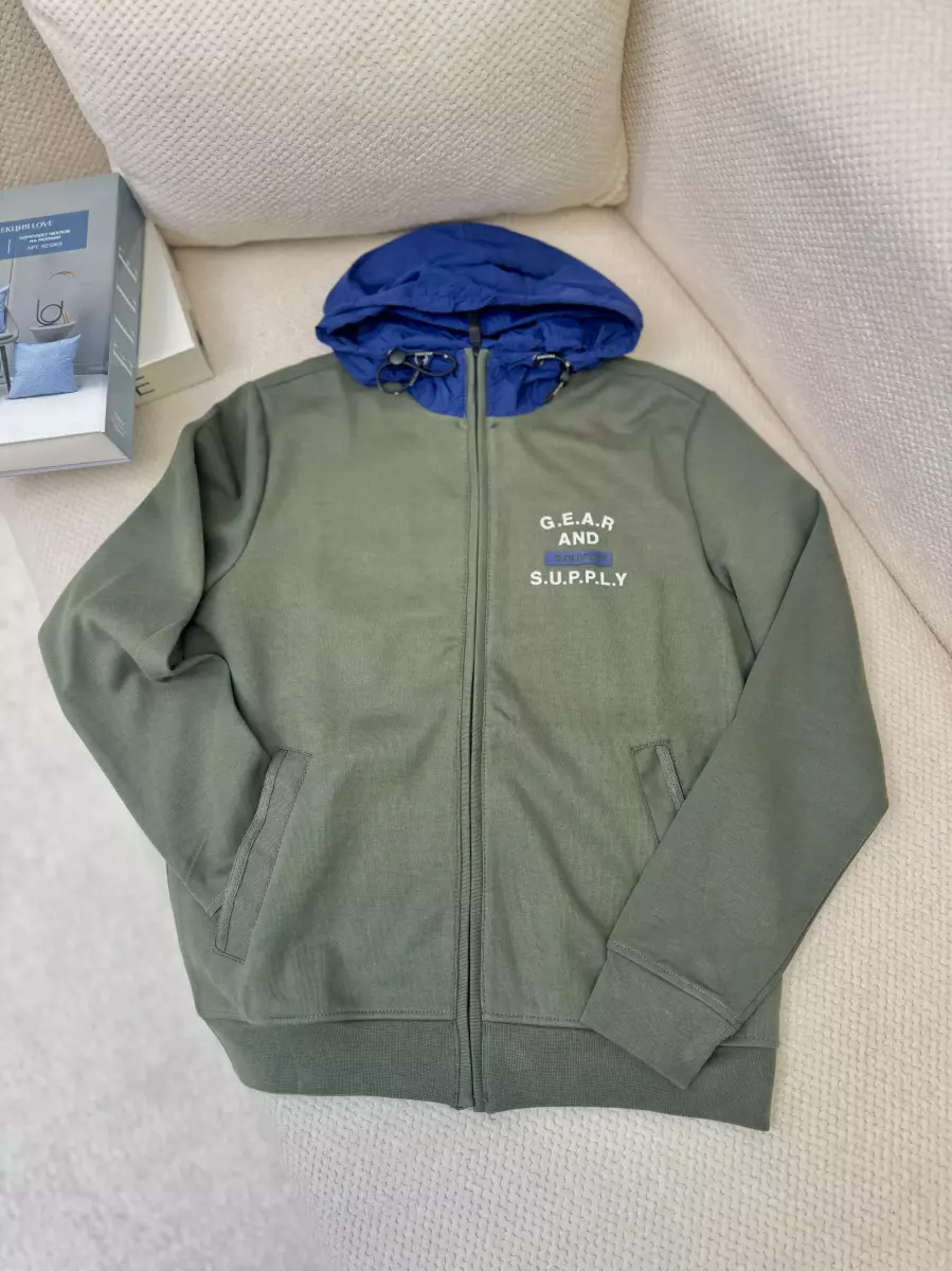 سویشرت سرمه ای و سبز s.oliver