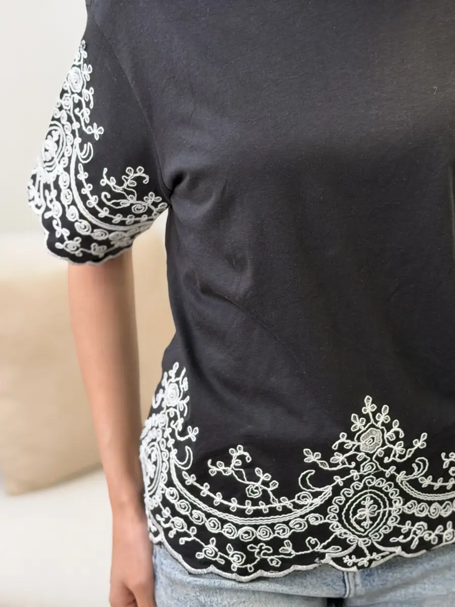 تیشرت مشکی کارشدهsinsay(گلدوزی سفید)