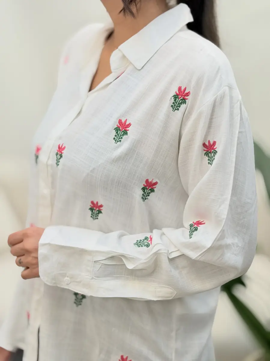 شومیز سفید گلدوزی زارا