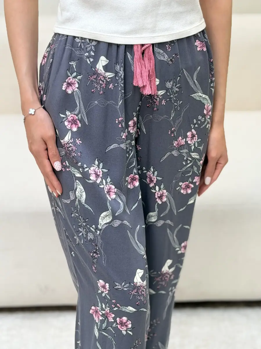 شلوار طوسی گل دار حراجی