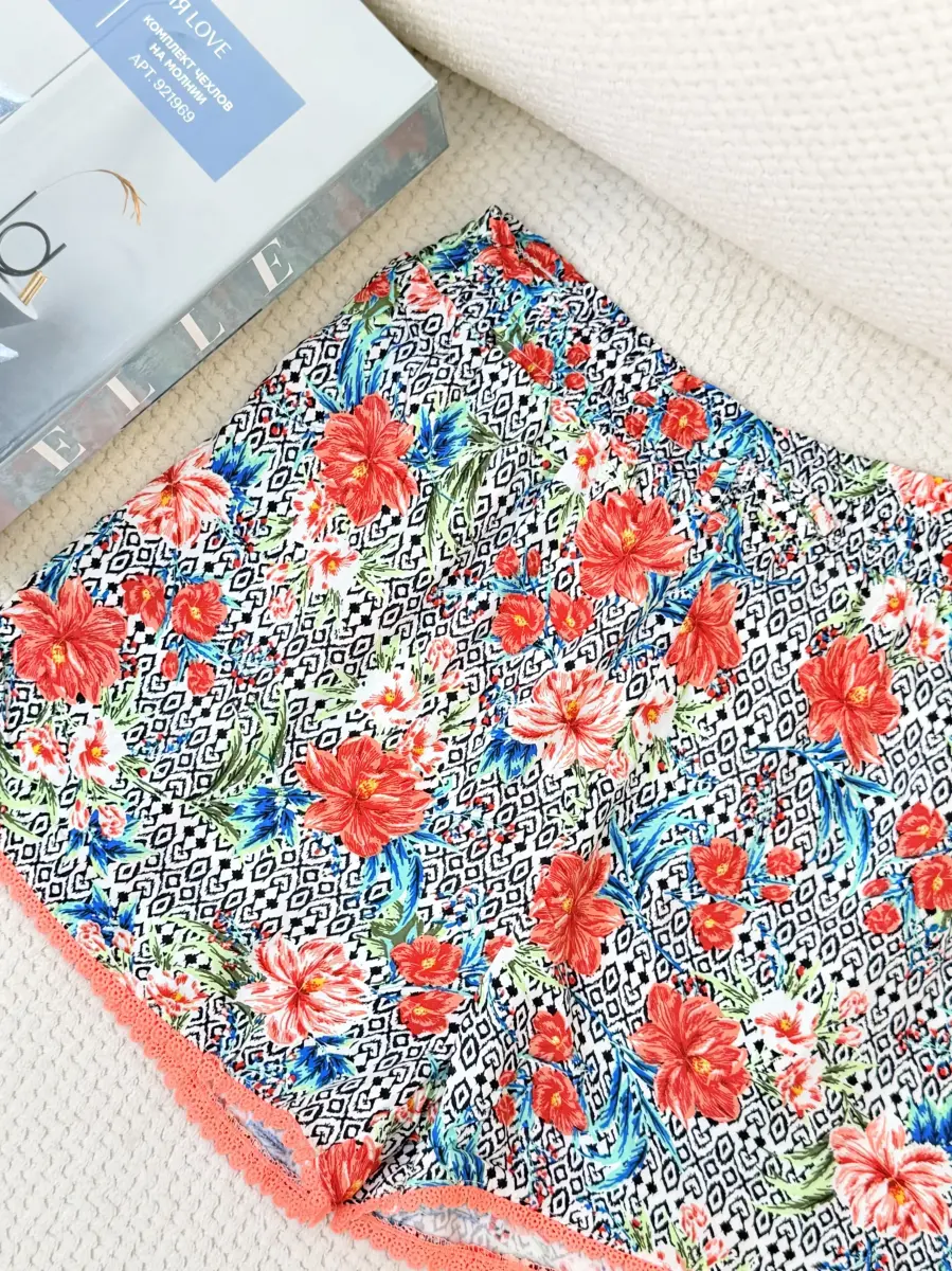 شلوارک حراجی (طرح گل قرمز)