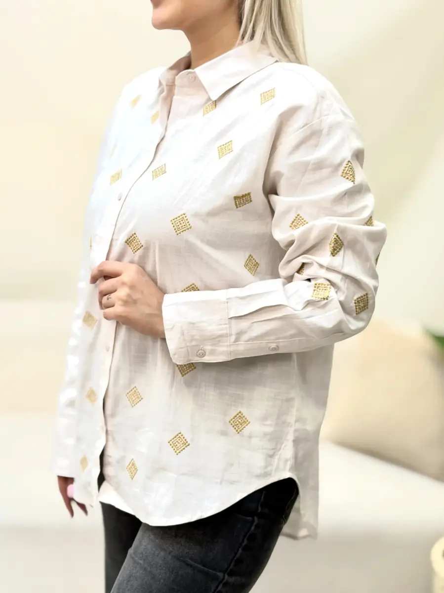 شومیز کرم طرح لوزی  گلدوزی  شده
