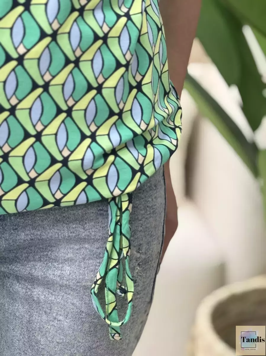 تیشرت طرح دار سبز بند دار