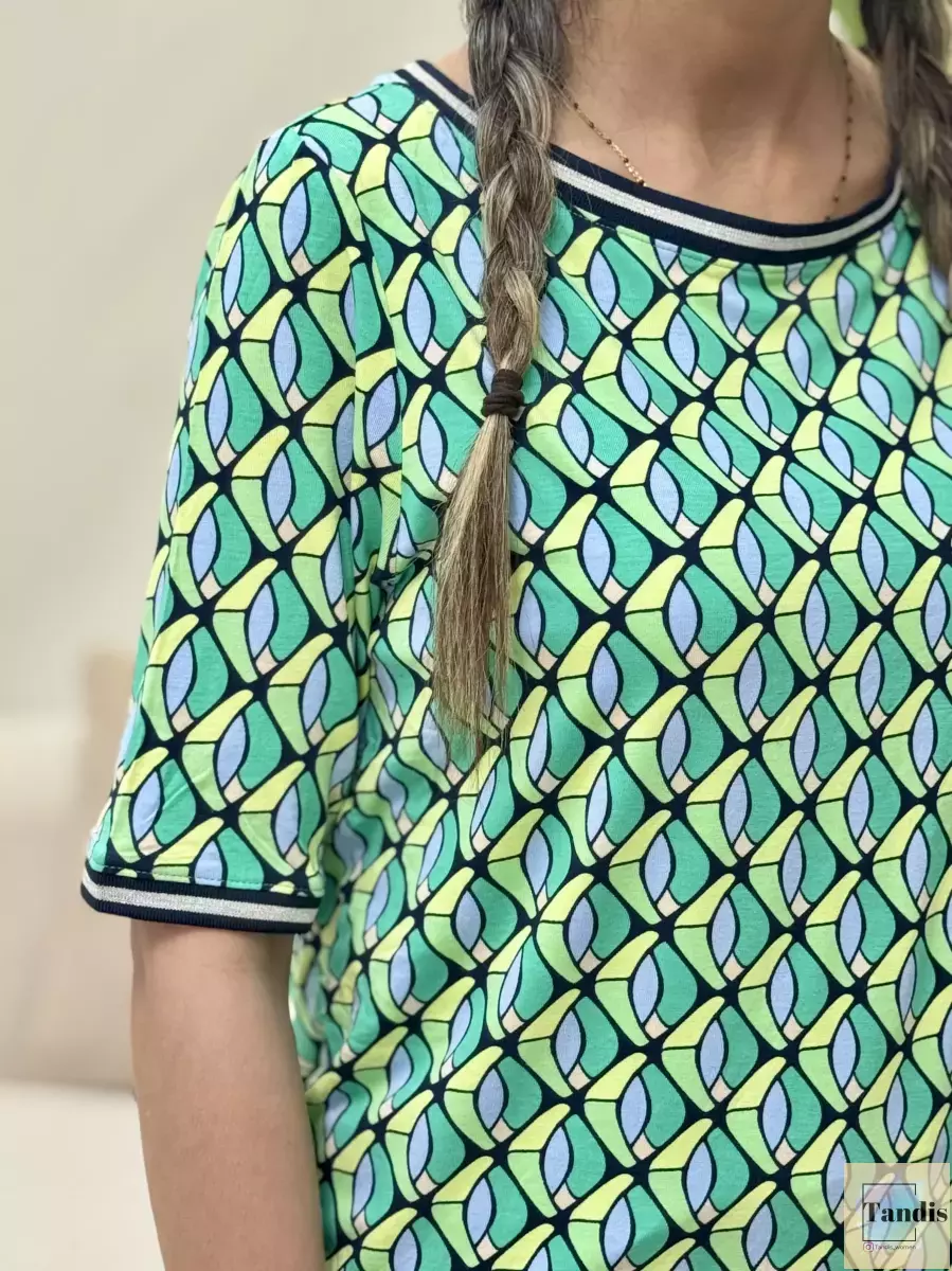 تیشرت طرح دار سبز بند دار