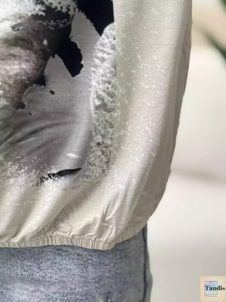 تیشرت طرح دار کرم مشکی