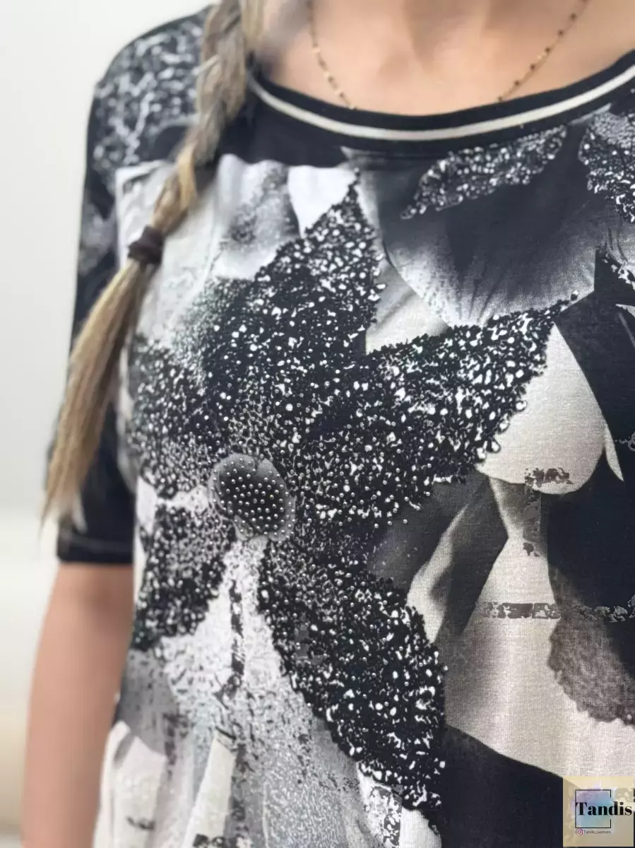 تیشرت طرح دار کرم مشکی