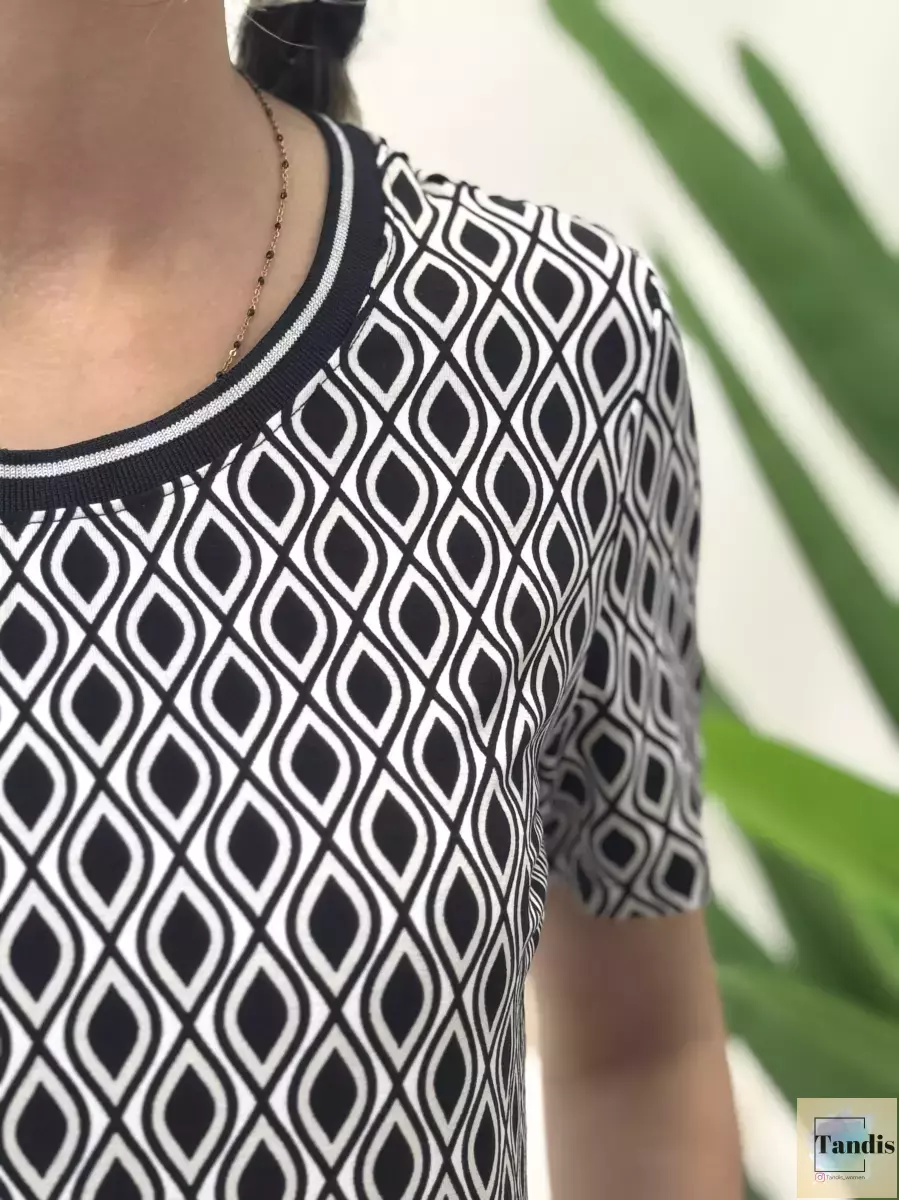 تیشرت ویسکوز طرح دار سفید مشکی