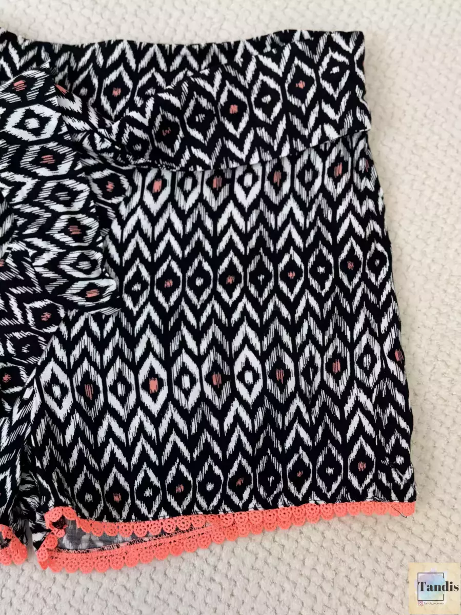 شلوارک مشکی طرحدار