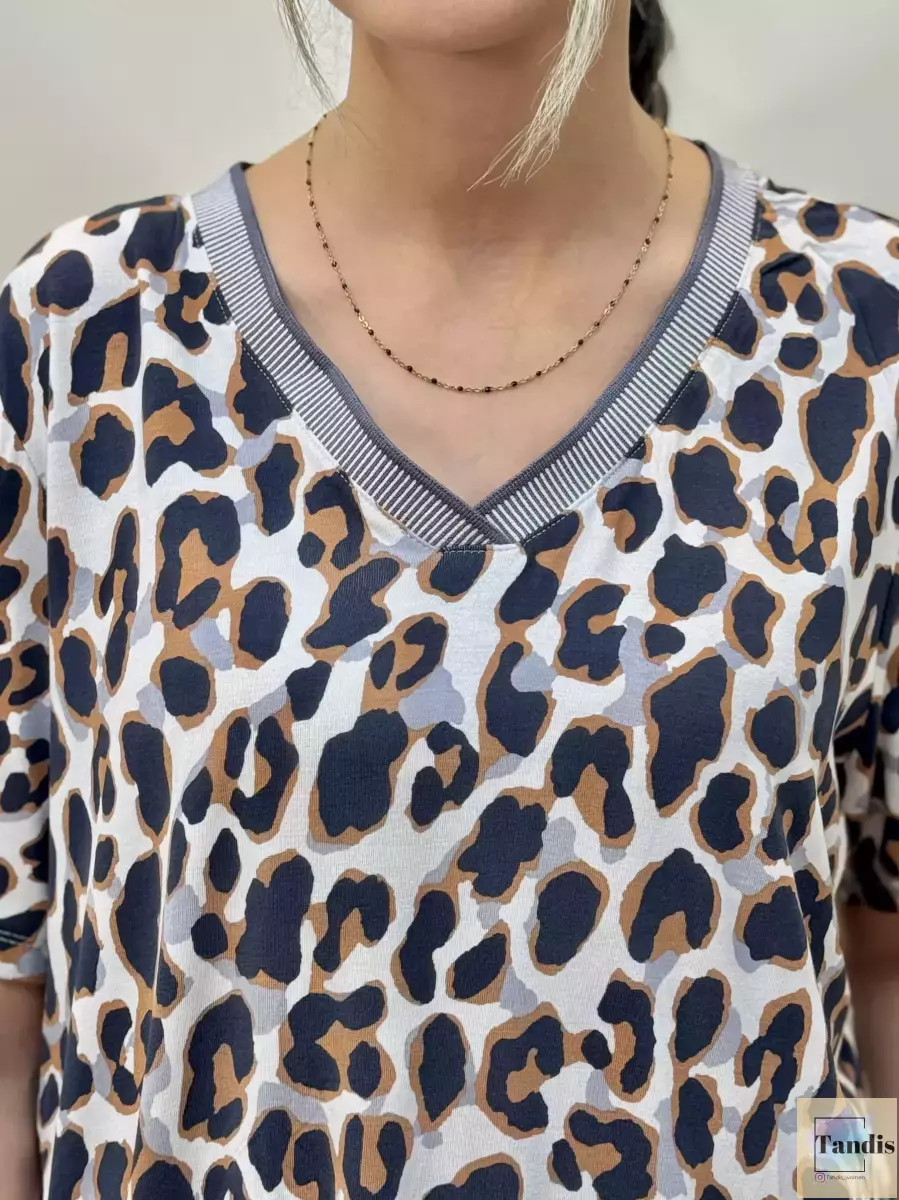 تیشرت یقه هفت پلنگی پایین کش