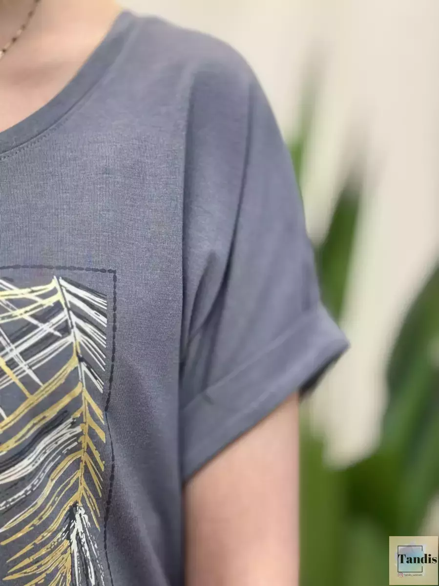 تیشرت طوسی چاپ برگ طلایی