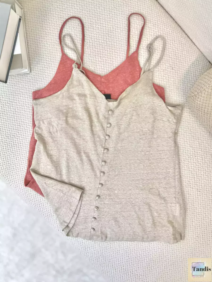 تاپ جلو دکمه گلبهی و کرم لینن