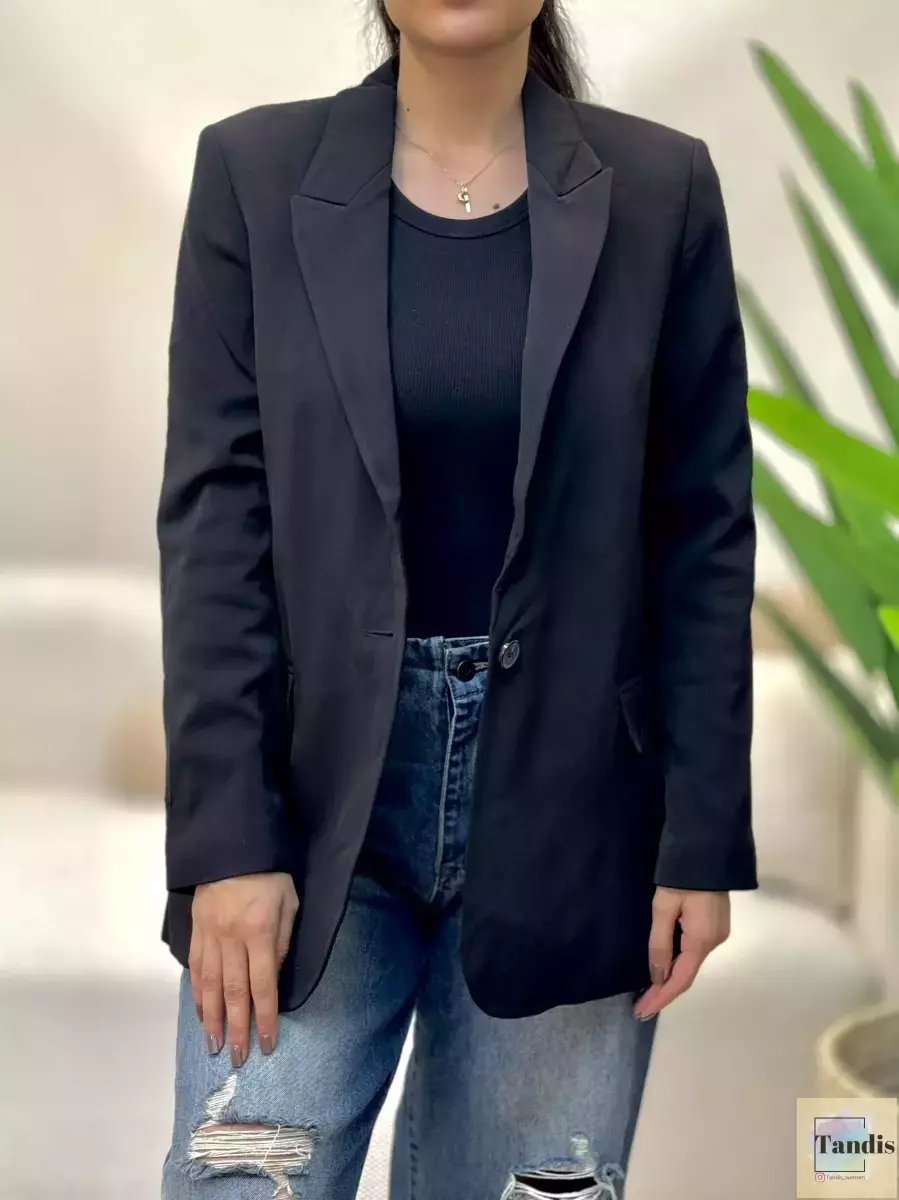 کت مشکی تک دکمه