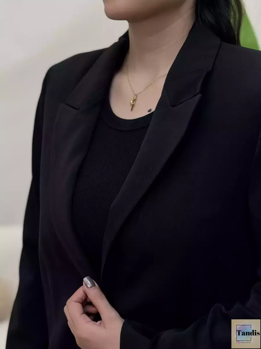 کت مشکی تک دکمه