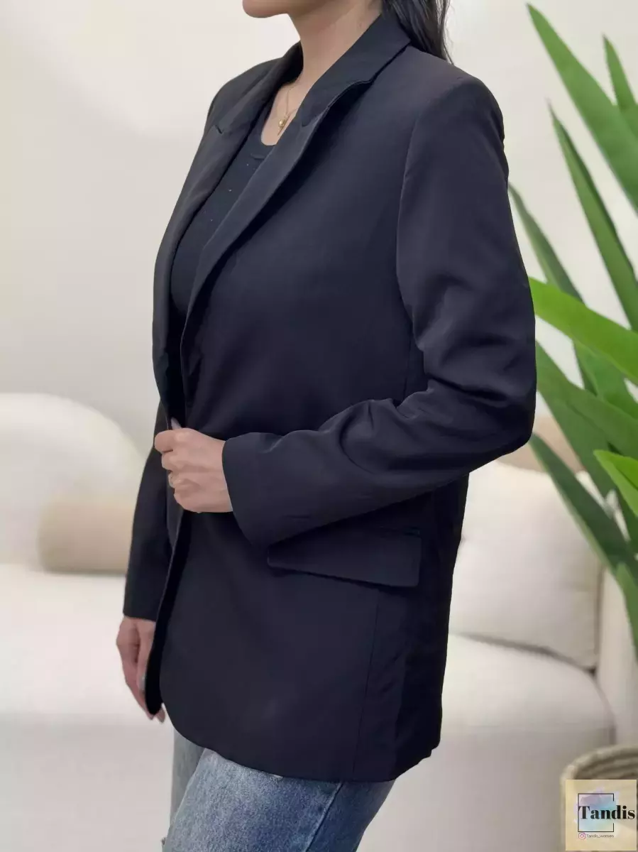 کت مشکی تک دکمه