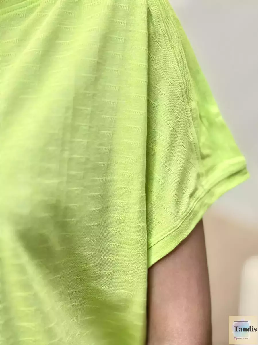 تیشرت سبز فسفری