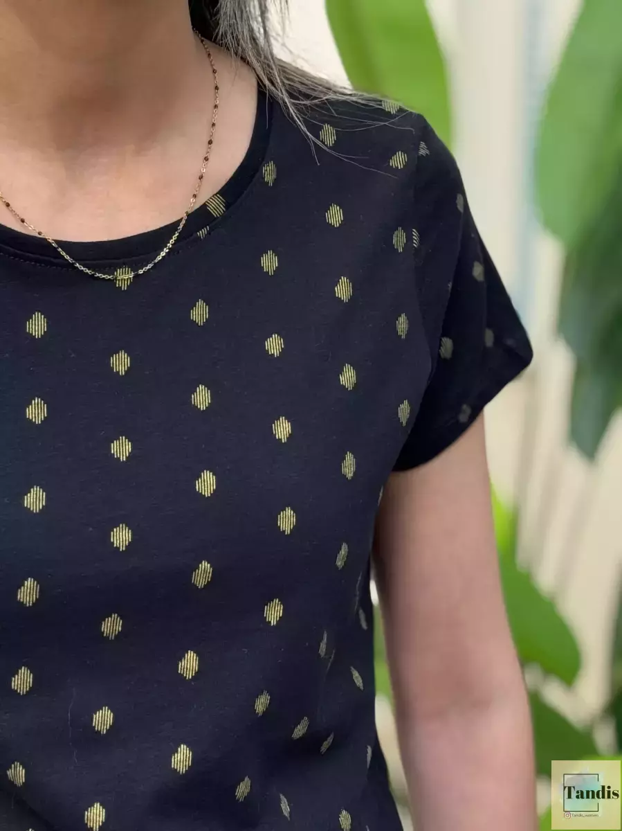تیشرت- کراپ مشکی طلاکوب