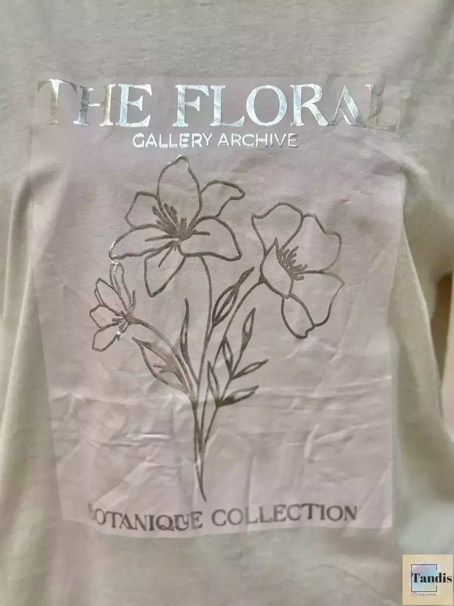 تیشرت کرم چاپ گل طلاکوب