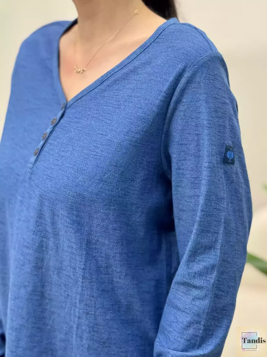 تیشرت جلو دکمه آبی