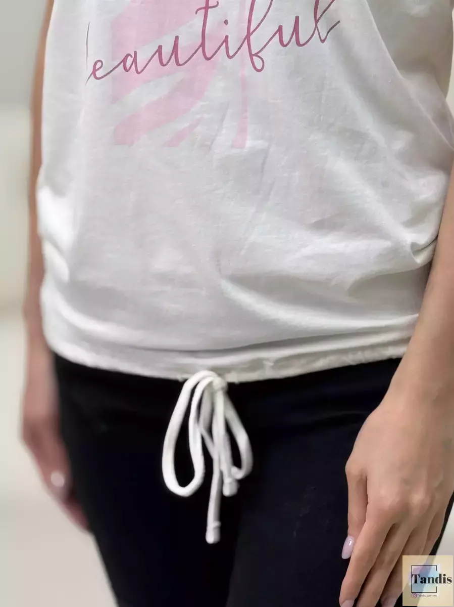 تیشرت شیری چاپ صورتی