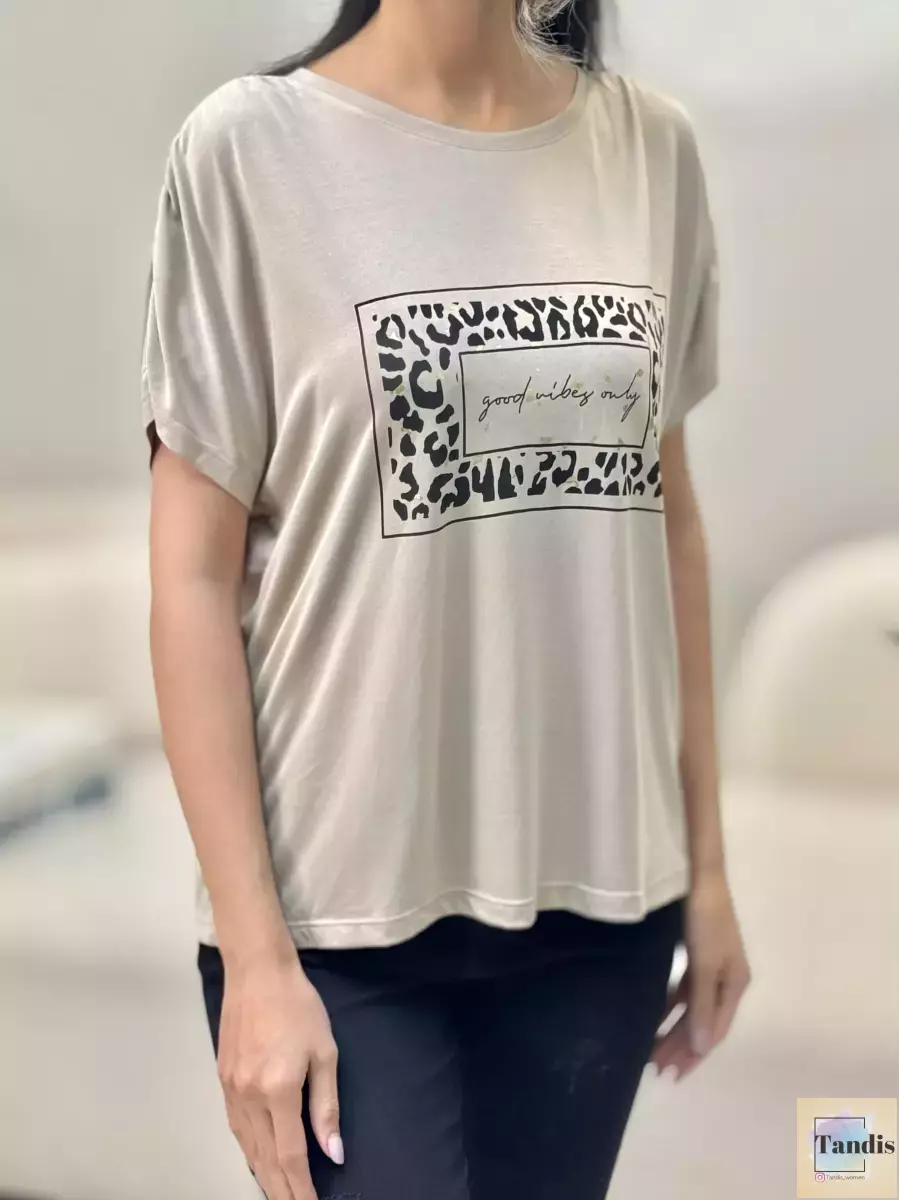 تیشرت سرشانه چین دار چاپ پلنگی