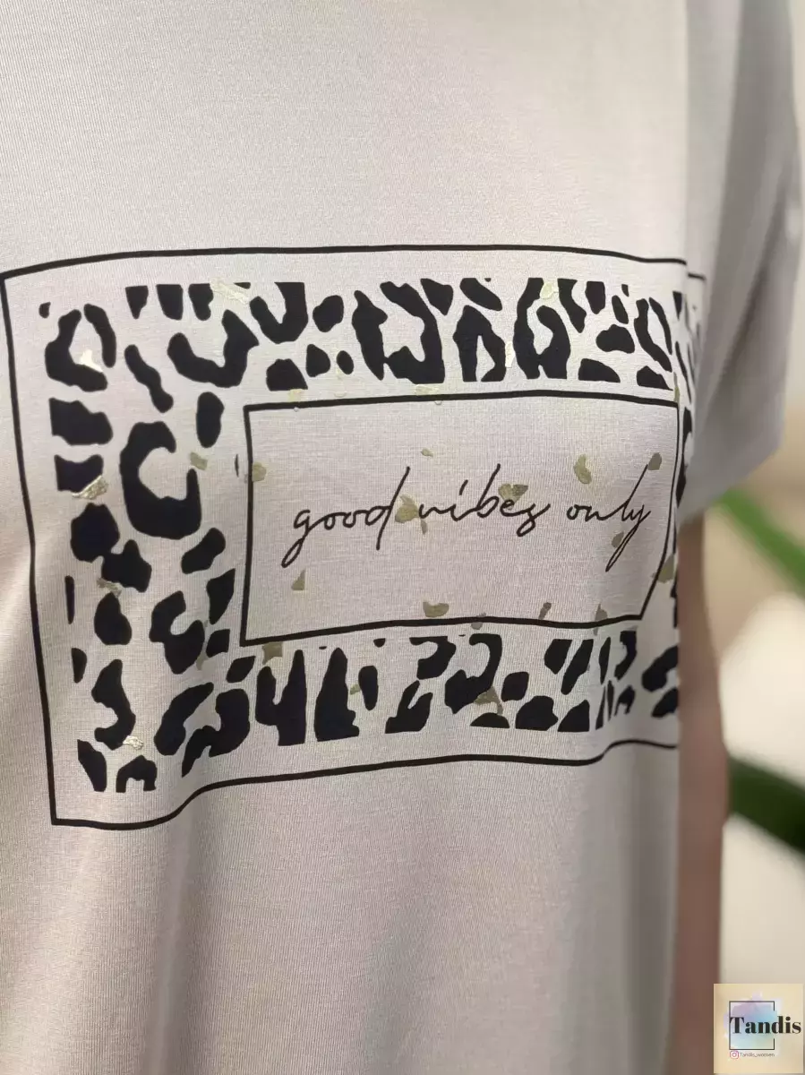 تیشرت سرشانه چین دار چاپ پلنگی