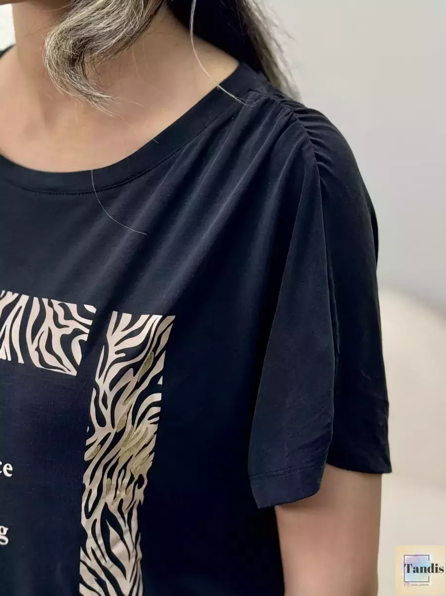 تیشرت سرشانه چین دار چاپ پلنگی