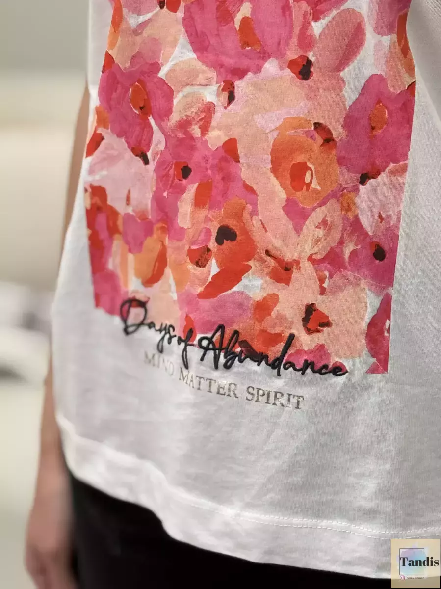 تیشرت سفید c&a چاپ گل رنگی گلدوزی شده