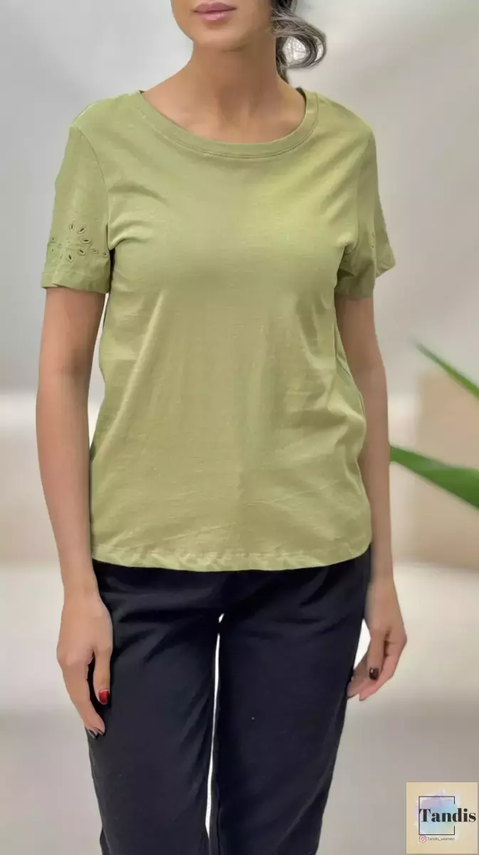 تیشرت آستین کار شده