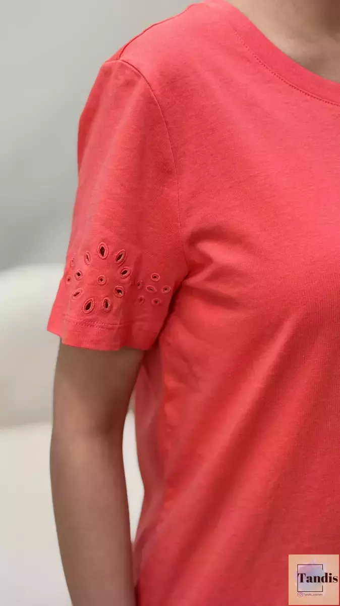 تیشرت آستین کار شده