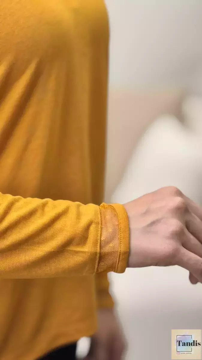 بلوز آستین بلند یقه توردار