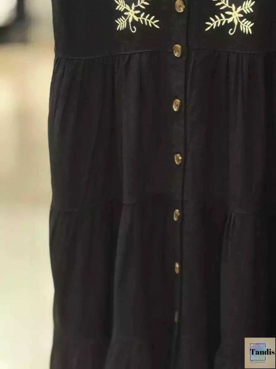 پیراهن مشکی چین دار گلدوزی شده