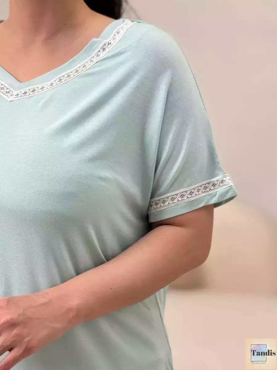 تیشرت پاستیلی یقه هفت گیپوردار