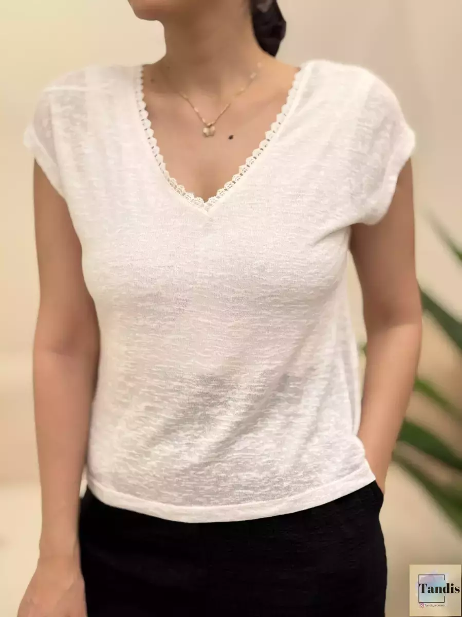 تیشرت یقه گیپور سبز/سفید.