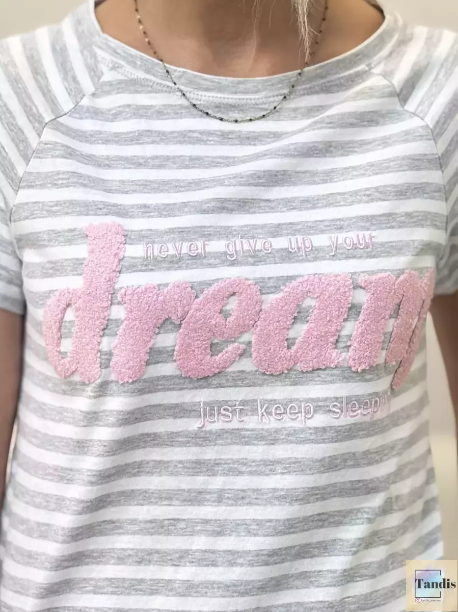 تیشرت راه راه طوسی طرحدار برجسته