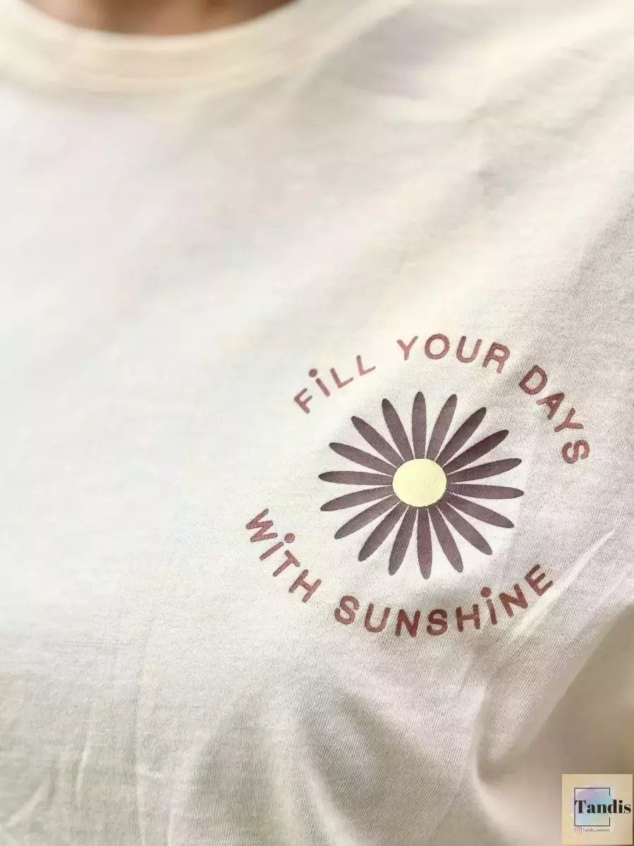 تیشرت طرح گل کرم و گلبهی