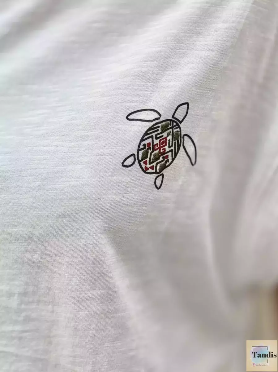تیشرت طرح لاک پشت گلدوزی